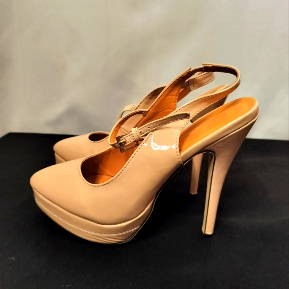 Charming Charlie's Cream Closed Toed One Strap Heels (Size 9)